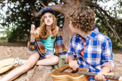 有关一起, 友谊, 坐的免费素材图片