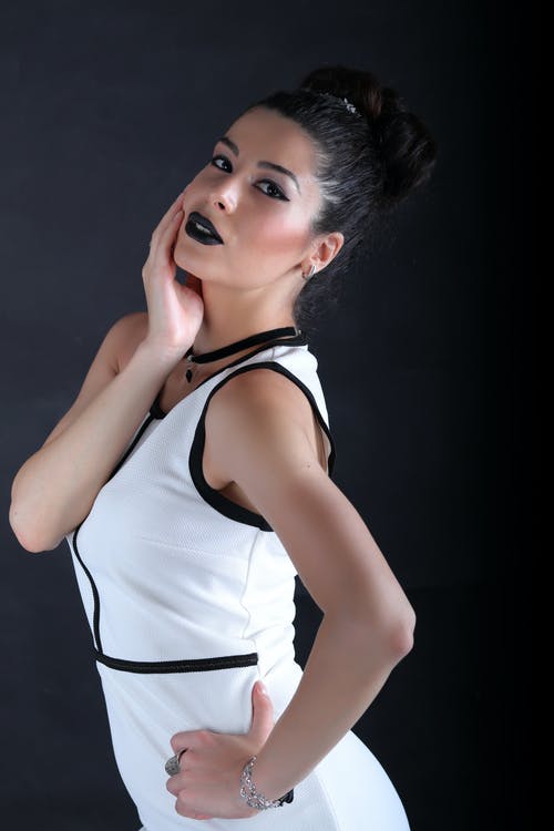 有关垂直拍摄, 女人, 摆姿势的免费素材图片