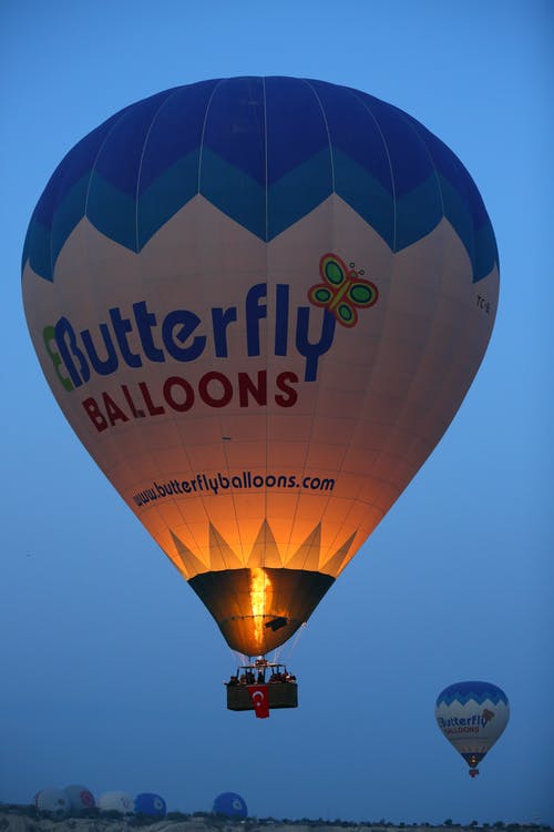 有关垂直拍摄, 悬浮, 热气球的免费素材图片