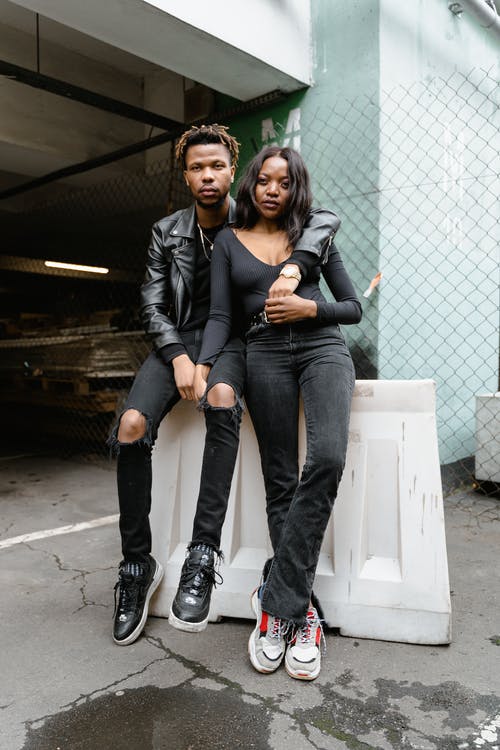 有关一对, 人, 坐的免费素材图片