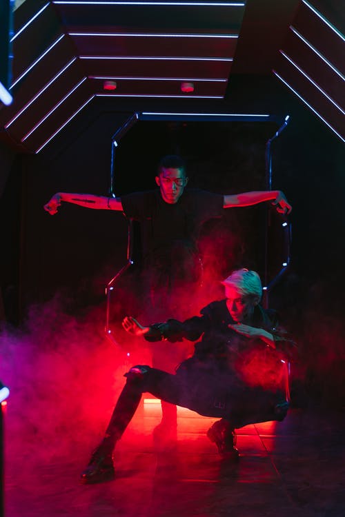 男人和女人做一个姿势 · 免费素材图片