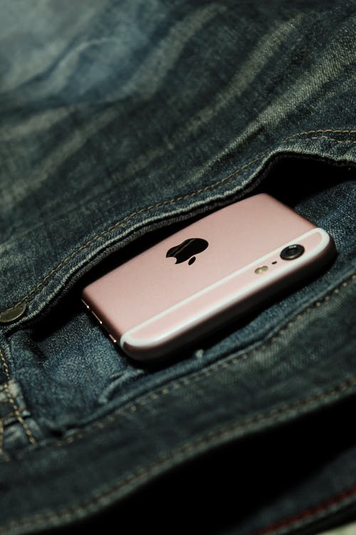 有关iPhone 6s, 口袋, 垂直拍摄的免费素材图片