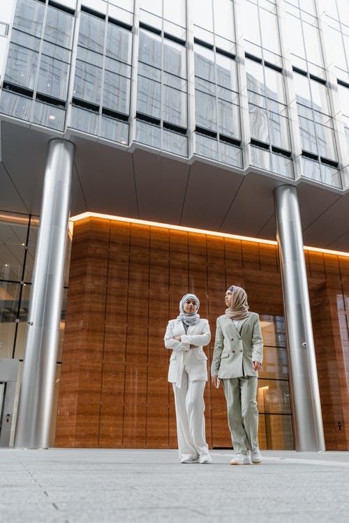 有关低角度拍摄, 垂直拍摄, 大衣的免费素材图片