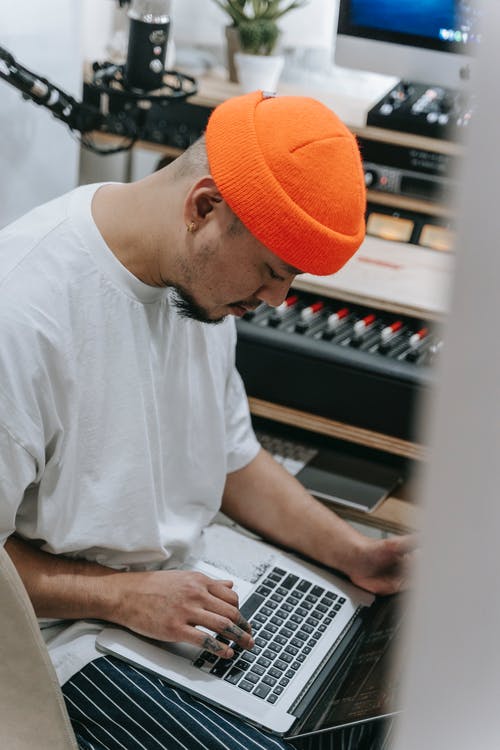 有关人, 坐下, 垂直拍摄的免费素材图片