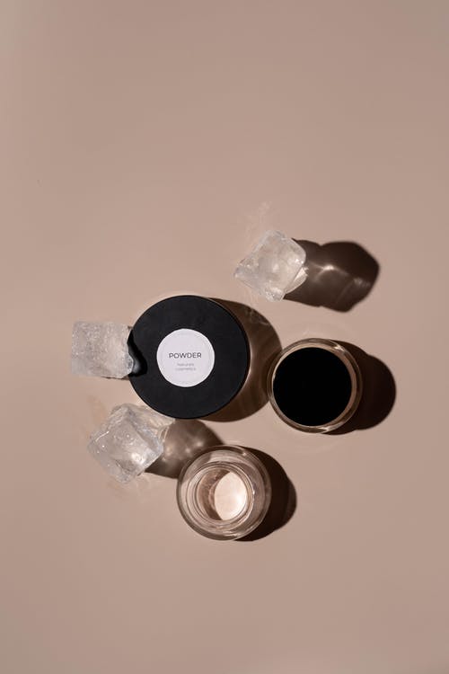 粉彩表面的化妆品 · 免费素材图片