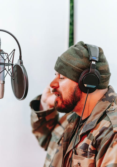 有关人, 唱歌, 垂直拍摄的免费素材图片