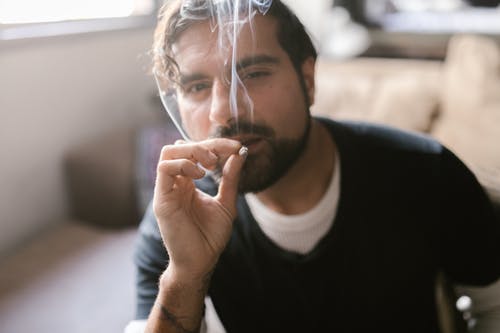 有关人, 大麻, 室內的免费素材图片