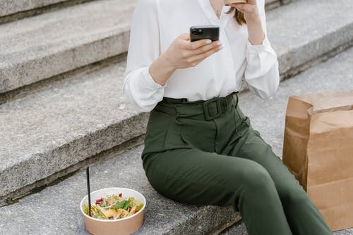 有关午餐, 坐, 女人的免费素材图片