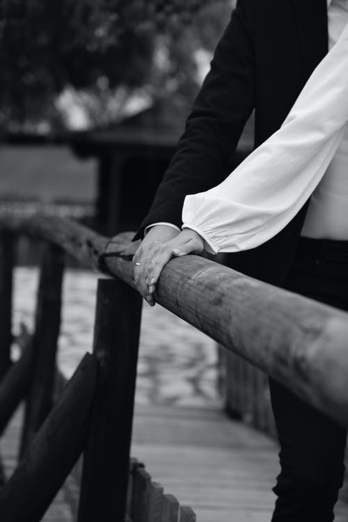 有关单色, 垂直拍摄, 手的免费素材图片