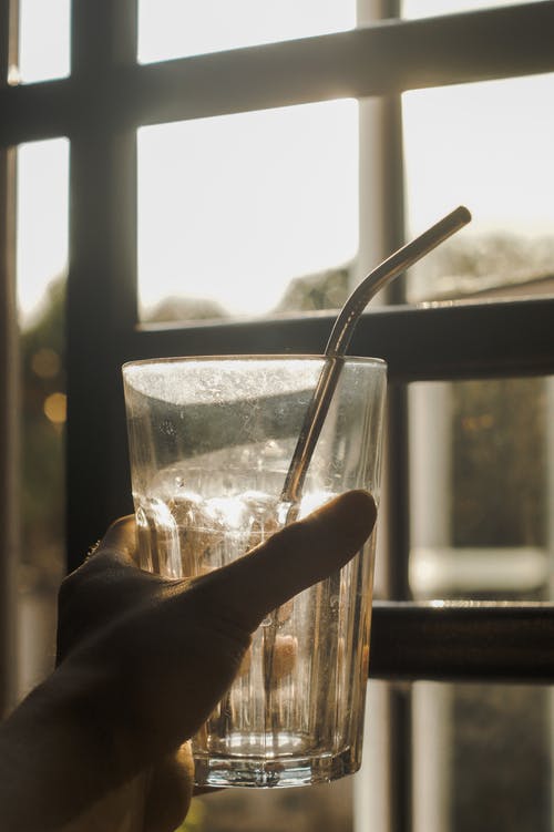 有关一杯水, 喝, 垂直拍摄的免费素材图片