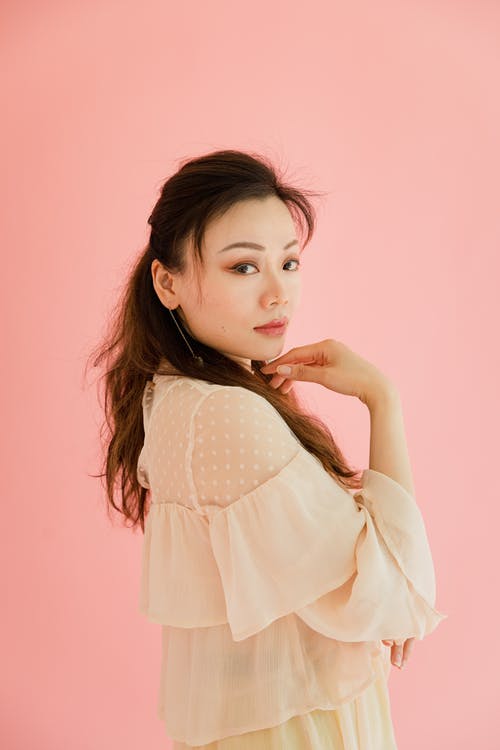 有关垂直拍摄, 女人, 工作室拍摄的免费素材图片