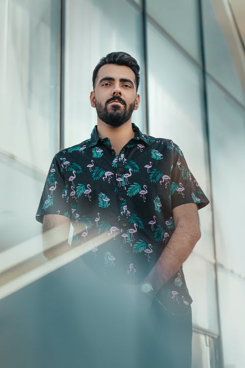 有关人, 低角度拍摄, 垂直拍摄的免费素材图片