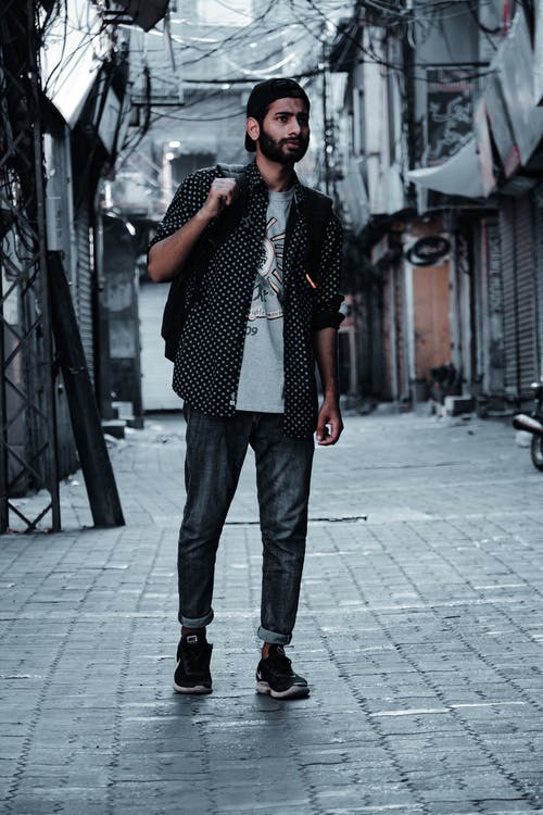 有关人, 垂直拍摄, 携带的免费素材图片