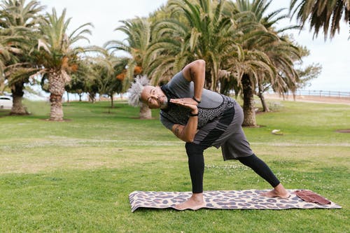 有关人, 伸展, 位置的免费素材图片