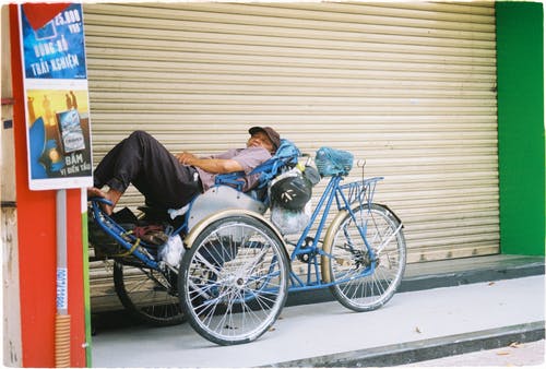 有关三轮车, 人, 休息时间的免费素材图片