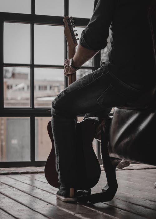 有关人, 垂直拍摄, 室内的免费素材图片