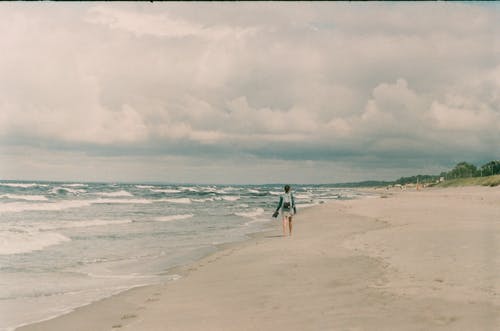 有关人, 多云的天空, 岸边的免费素材图片