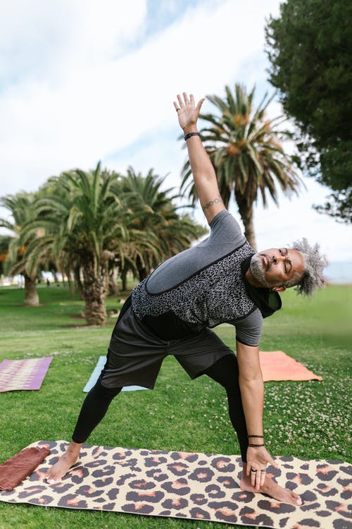 有关三角姿势, 三角式, 人的免费素材图片