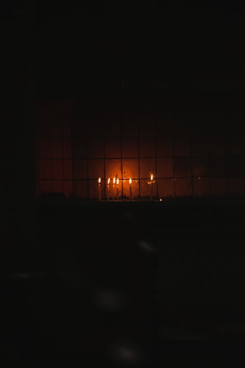 有关光, 垂直拍摄, 烛光的免费素材图片