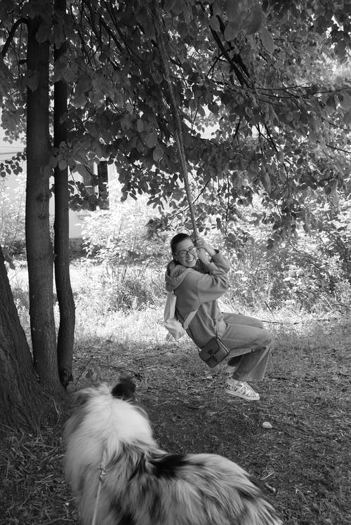 有关单色, 垂直拍摄, 女人的免费素材图片