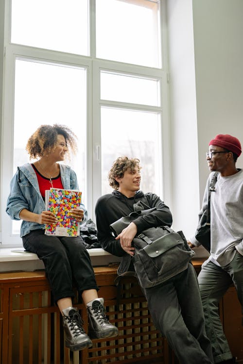 有关人, 垂直拍摄, 室内的免费素材图片