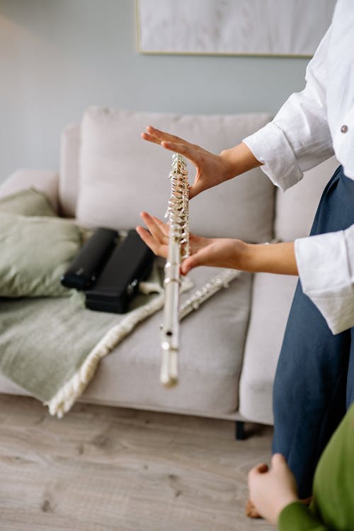 有关吹奏乐器, 垂直拍摄, 室内的免费素材图片