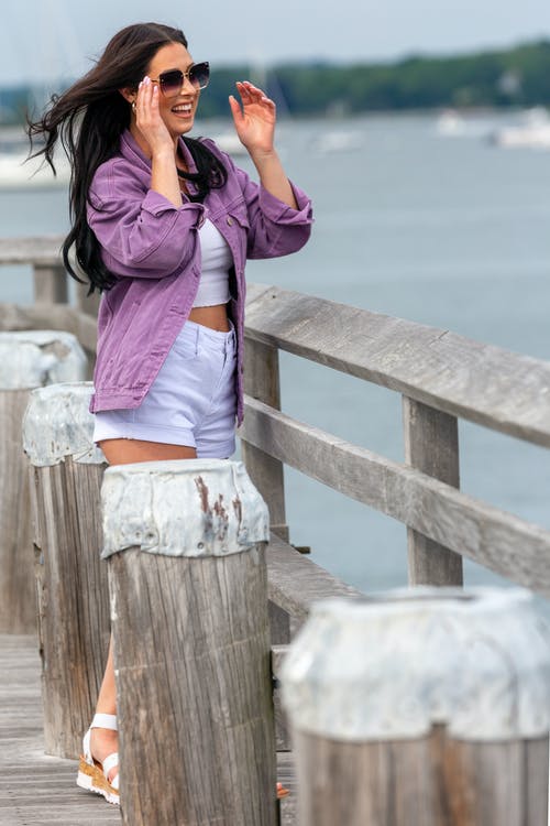 有关咖啡色头发的女人, 墨镜, 女人的免费素材图片