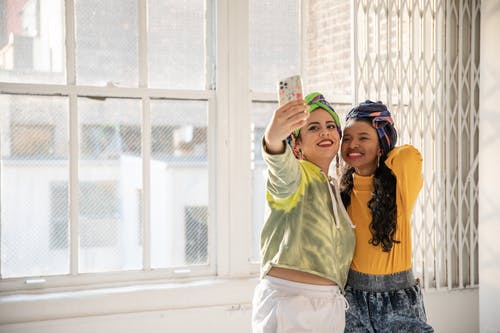 有关女性, 微笑, 时尚的免费素材图片