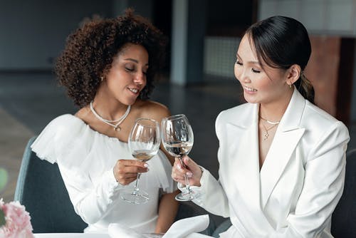 有关一对, 微笑, 新婚夫妇的免费素材图片