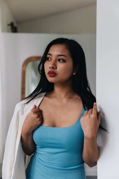 有关侧身看, 嘴唇, 垂直拍摄的免费素材图片