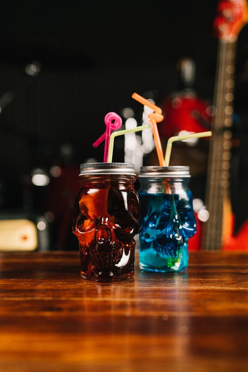 有关垂直拍摄, 木桌桌面, 水杯的免费素材图片