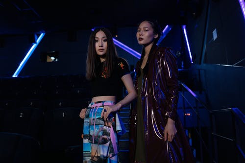 有关女性, 并排, 摆姿势的免费素材图片