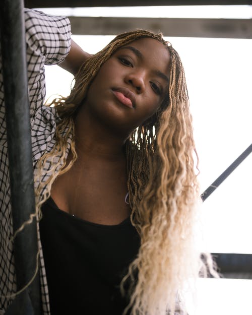 有关低角度拍摄, 严肃, 垂直拍摄的免费素材图片