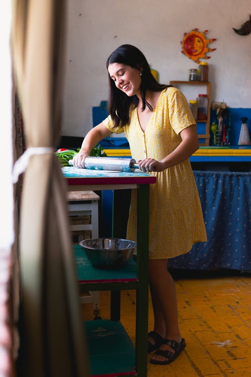 有关垂直拍摄, 女人, 室内的免费素材图片