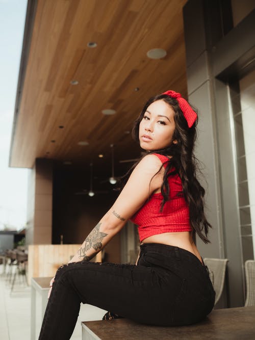 有关人, 坐, 垂直拍摄的免费素材图片