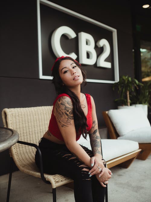 有关人, 坐, 垂直拍摄的免费素材图片