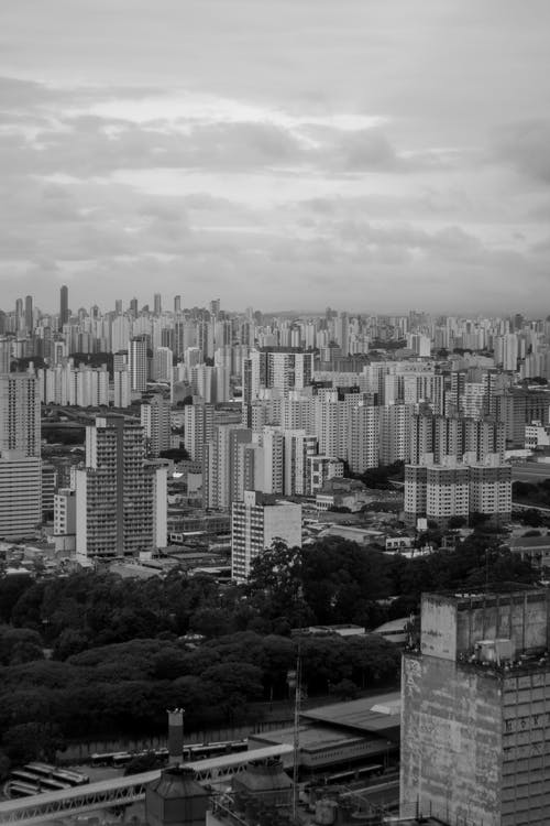 有关单色, 垂直拍摄, 城市的免费素材图片