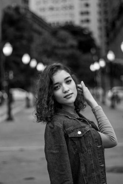 有关人, 单色, 垂直拍摄的免费素材图片