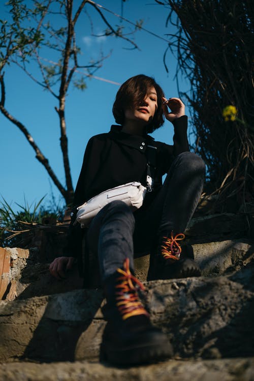 有关低角度拍摄, 坐, 垂直拍摄的免费素材图片