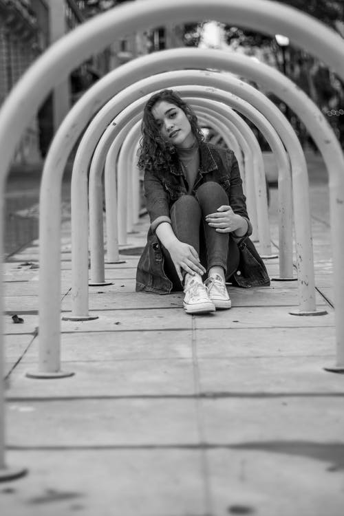 有关人, 单色, 地板的免费素材图片