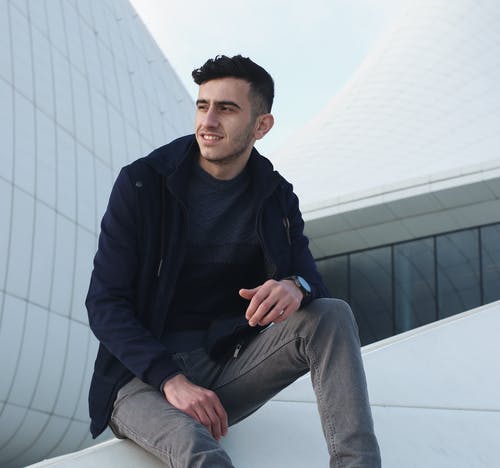 有关人, 休闲装, 坐的免费素材图片