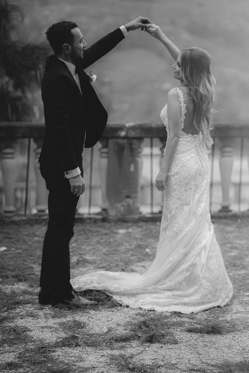 有关单色, 垂直拍摄, 姻缘的免费素材图片