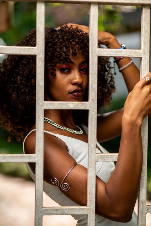 有关人, 垂直拍摄, 女人的免费素材图片