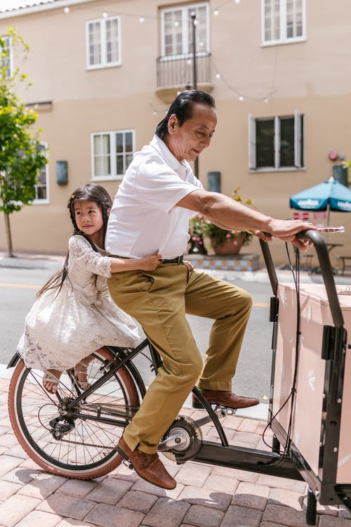 有关三轮人力车, 人, 垂直拍摄的免费素材图片