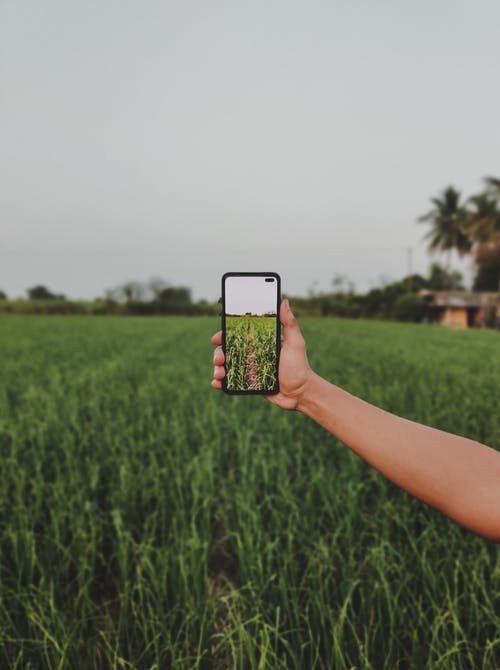 有关3C用品, 垂直拍摄, 户外的免费素材图片