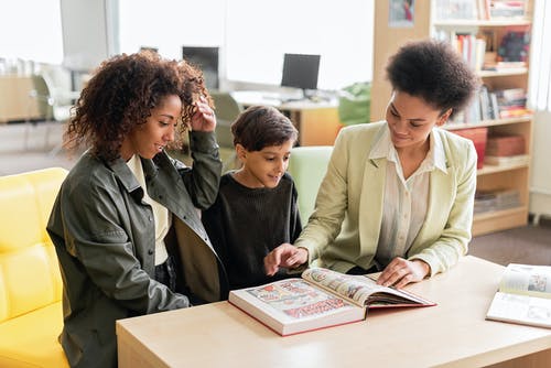 有关卷发, 同志文化, 同性父母的免费素材图片