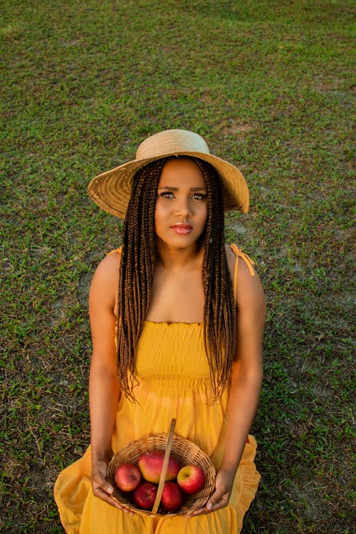 有关垂直拍摄, 帽子, 水果篮的免费素材图片