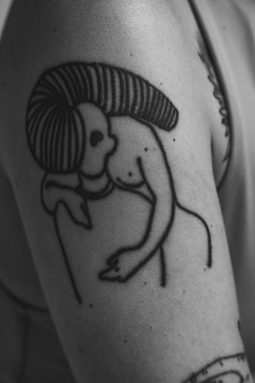 有关人体艺术, 刺青, 单色的免费素材图片