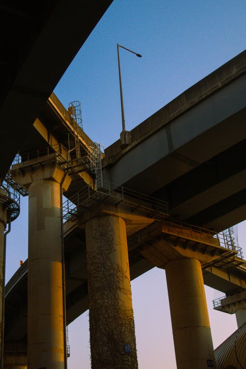 有关低角度拍摄, 垂直拍摄, 天桥的免费素材图片