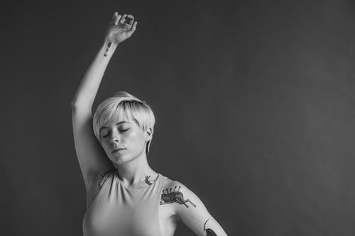 有关伸展, 女人, 模特儿的免费素材图片